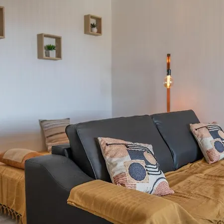 Cros - Cozy Near The 아파트 *
